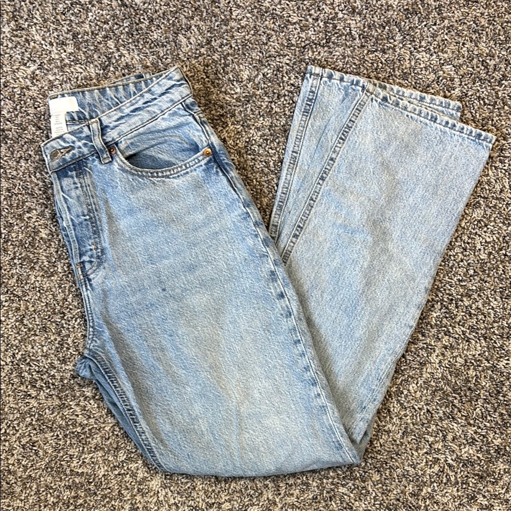 H&M Light Wash Mid-rise Straight Leg Jean
